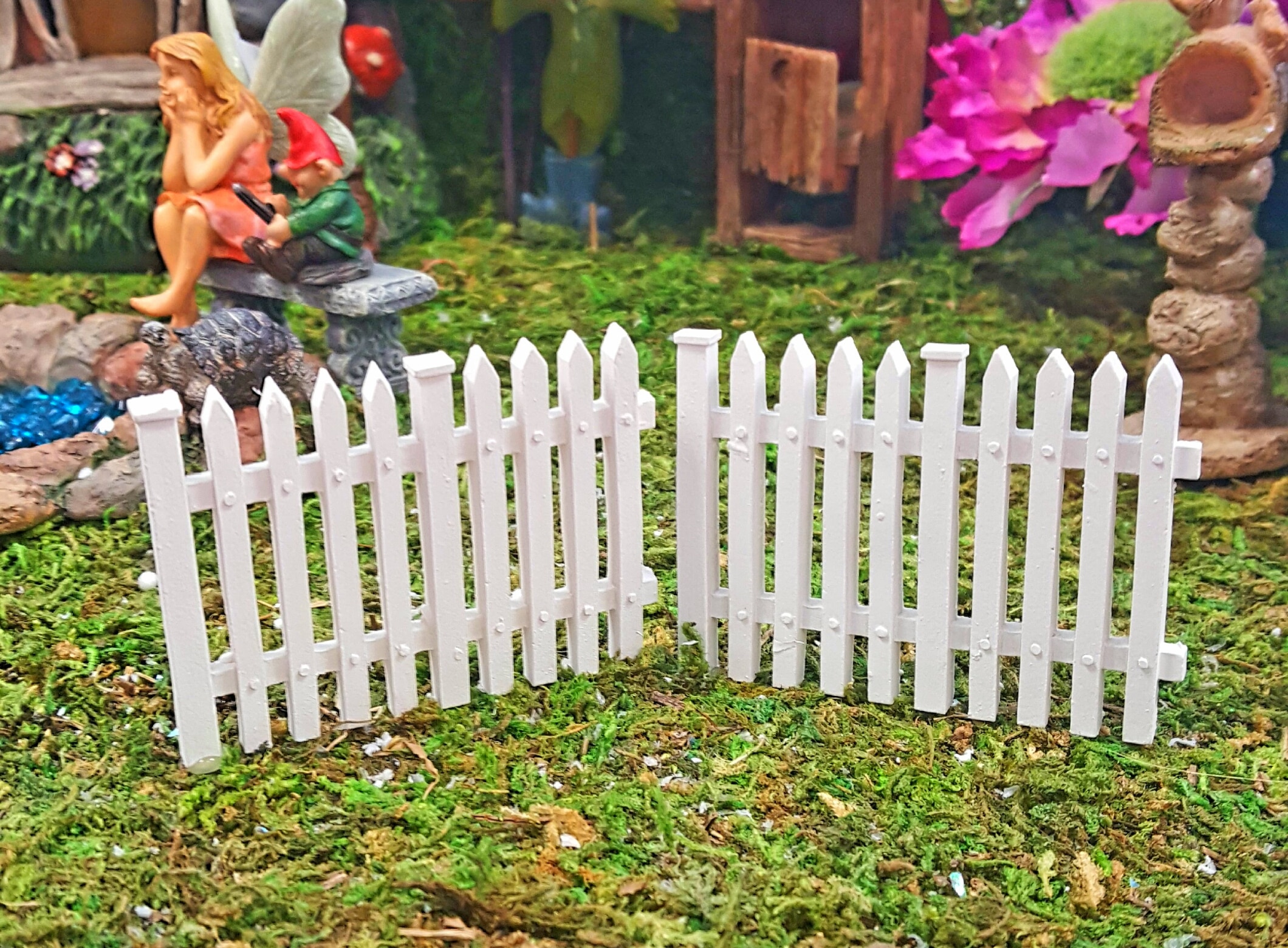 white picket fence-fairygardensuk.co.uk